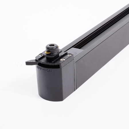 Светильник LINER 40W 100° 3000К CRI85 Черный2TRA однофазный 220V 598x33x34mm